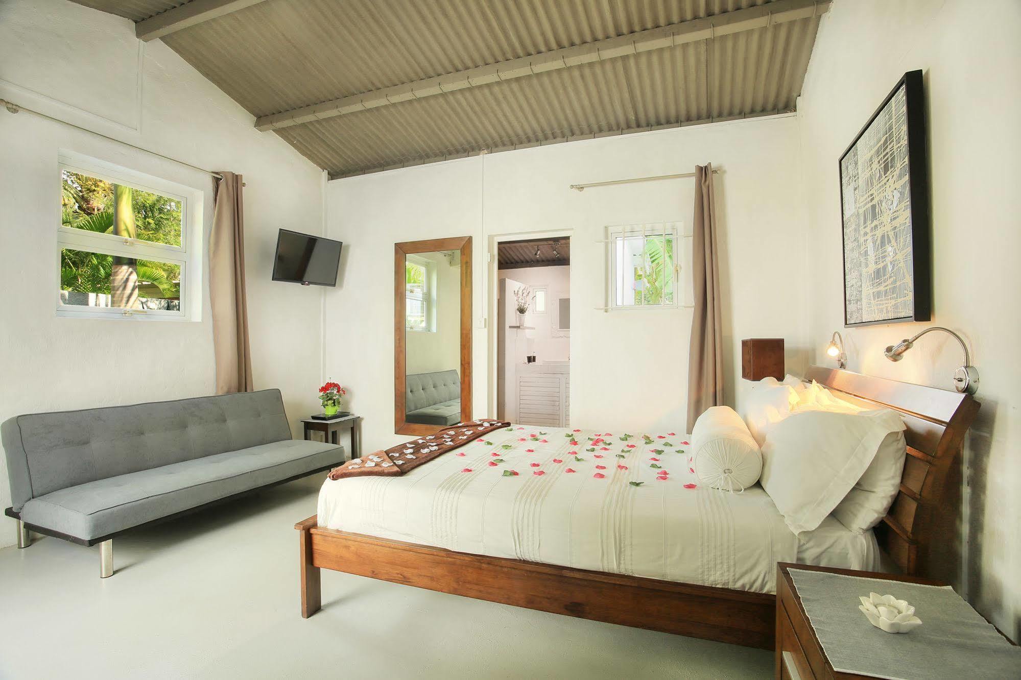 Esprit Libre Restaurant & Guest House Grand-Baie Exterior photo